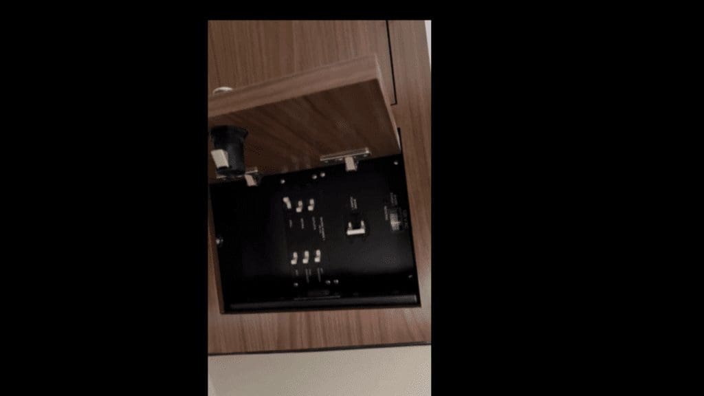 Power Boat AC circuit breaker. Mermaid AC. Cruisair Marine Air Conditioner