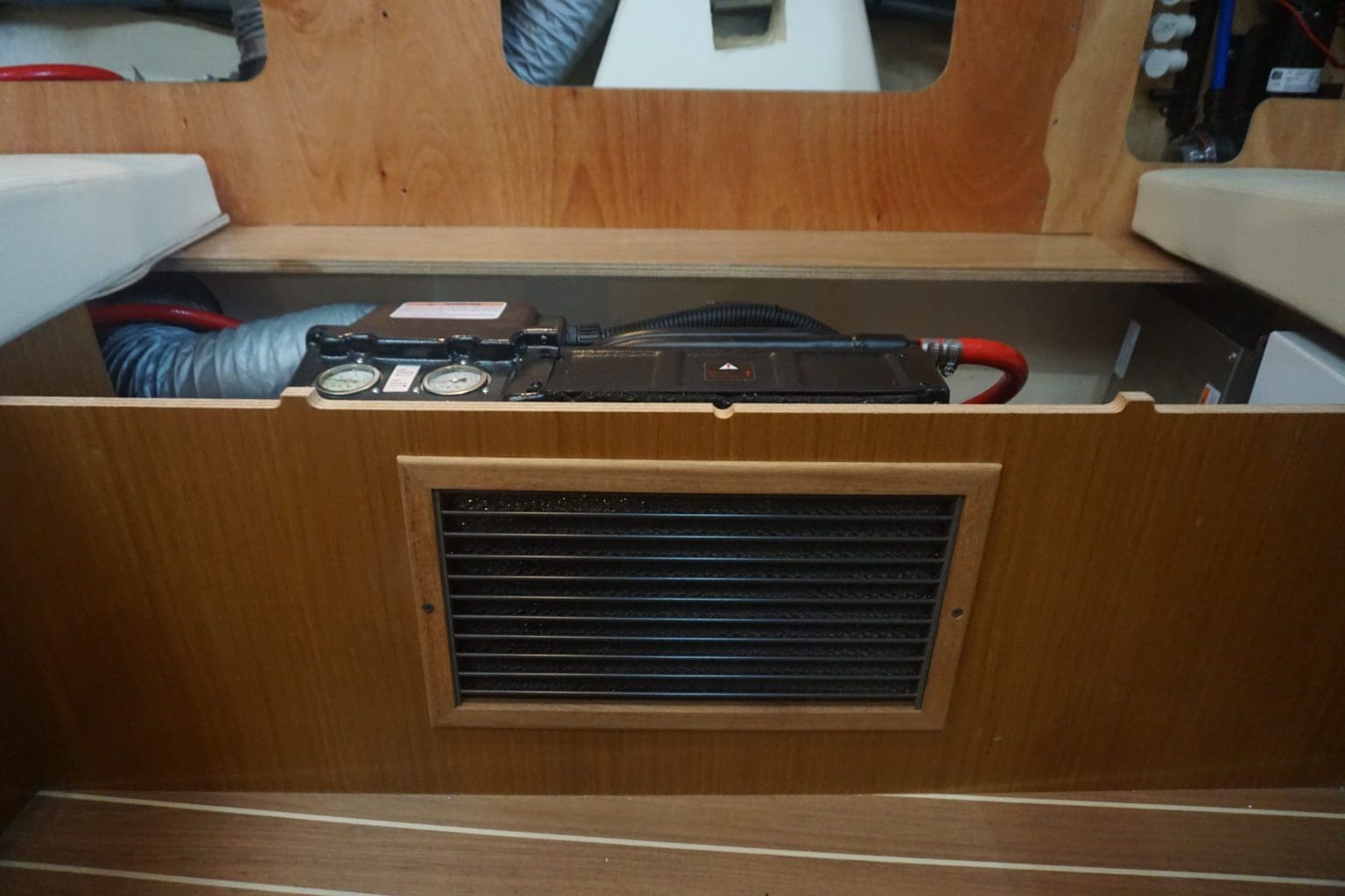 Marine AC. Marine Refrigeration 12 Volt Boat AC. Marine Chillers